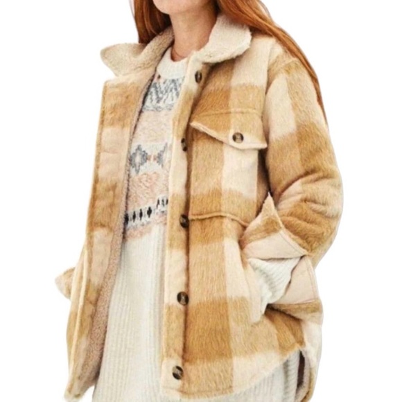 American Eagle plaid tan cream oversized sherpa lined button down sweater jacket - Picture 7 of 9